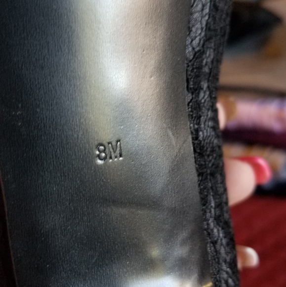 Beautiful black lace/paten heels size 8M - Picture 3 of 4